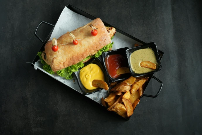 Club Sandwich with potato Wedges